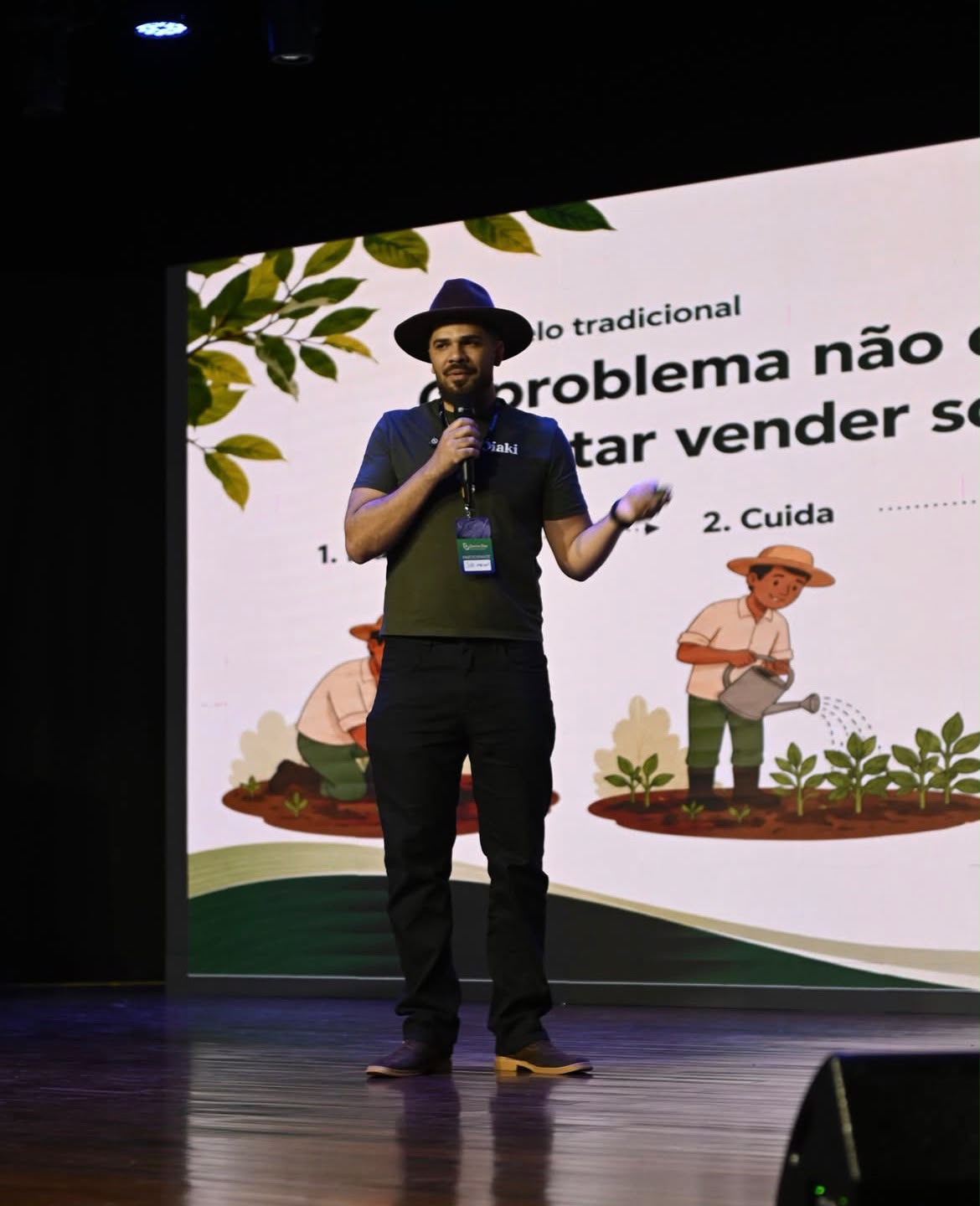 João Mariano apresentando o Motor de Vendas da Horta em evento